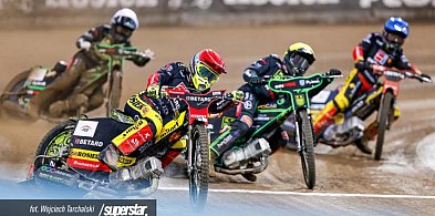 Żal było patrzeć. Rekiny rozbite na Stadionie Olimpijskim-37761
