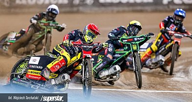 Żal było patrzeć. Rekiny rozbite na Stadionie Olimpijskim-37761
