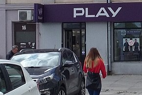 Play na celowniku UOKiK. Chodzi o pieniądze ściągane z kont klientów-37810