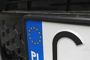Rejestracja auta przez internet i koniec z przynoszeniem tablic. Rząd przyjął...-37877