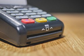 Zakaz sprzedaży i większy nadzór. Tych produktów nie kupią już nieletni-37905