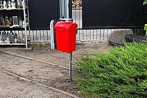 Widzisz taki pojemnik na cmentarzu. Oto, do czego służy-38702