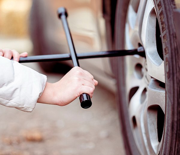 Z pozoru drobiazg, a może skończyć się tragedią. Urząd ostrzega kierowców-38814