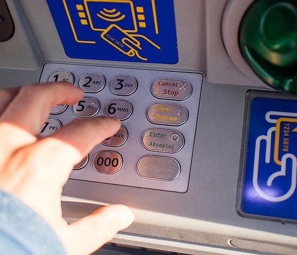 Duże zmiany w wypłacaniu gotówki. Bankomaty odchodzą do przeszłości-38958