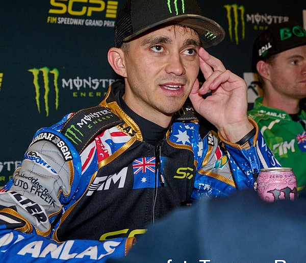 Jack Holder dopełnił formalności-39124