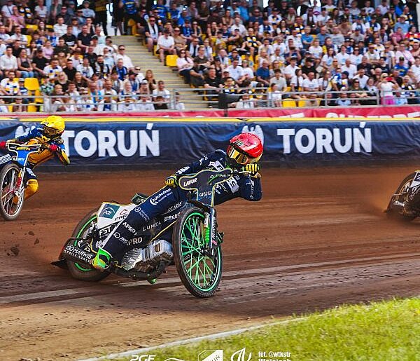 Derby nie zawiodły. Mistrz znów z kłopotami