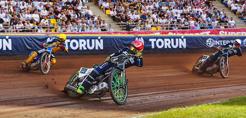 Derby nie zawiodły. Mistrz znów z kłopotami