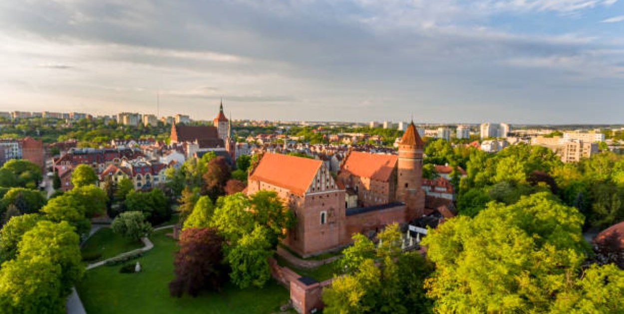 Olsztyn – serce Warmii: Jak skutecznie znaleźć pracę, nieruchomość i usługi?