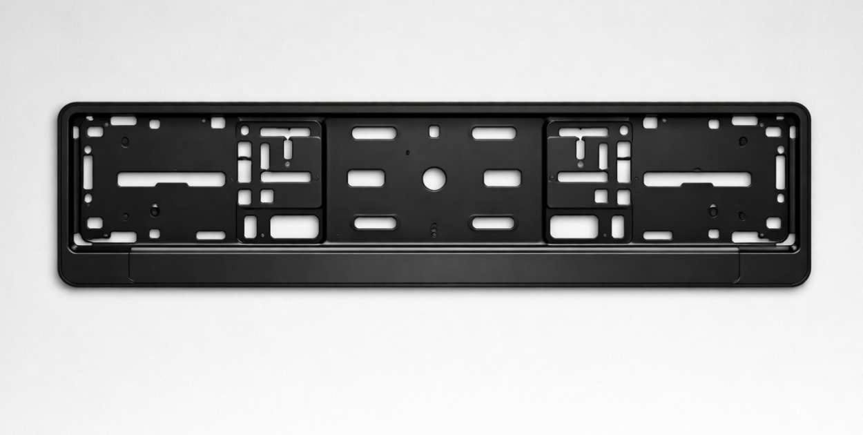 Ramki na tablice rejestracyjne - niewidoczny detal, który zmienia wszystko