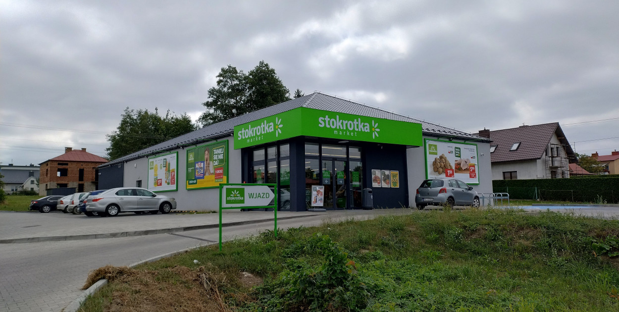 Ta sieć ma prawie 1000 sklepów w Polsce. Właśnie zmienia właściciela